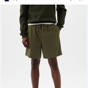 Gap 7" Mesh Shorts with E-Waist Olive Green